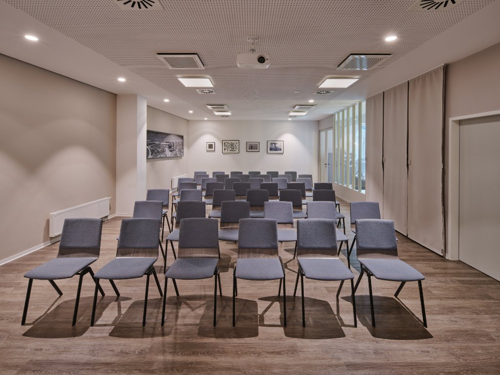 hotel-alexander-plaza-berlin-meeting-12 kinobestuhlung-im-meetingraum